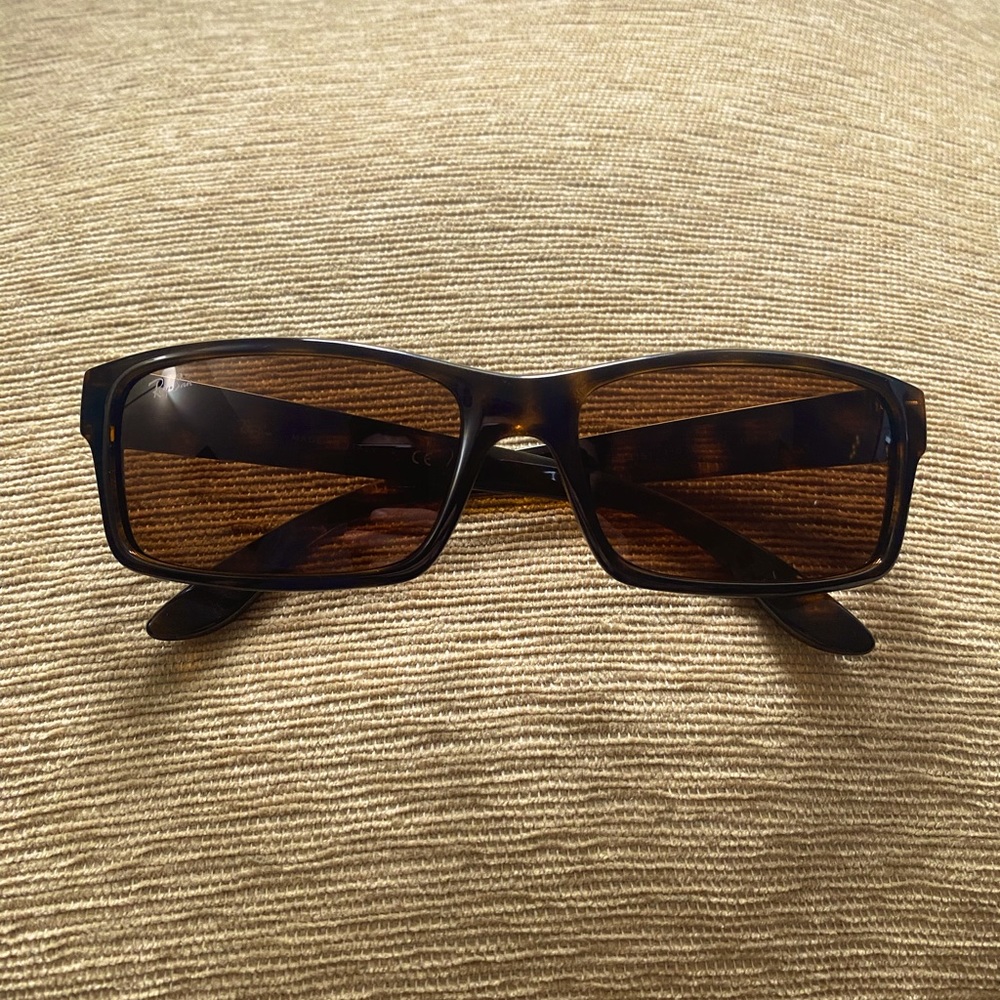 Authentic Ray Ban Sunglasses. Unisex in Tortoise Shell Brown.